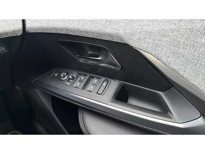 Peugeot 3008 3008 1.2 Hybrid 136 GT 5dr e-DSC6 
