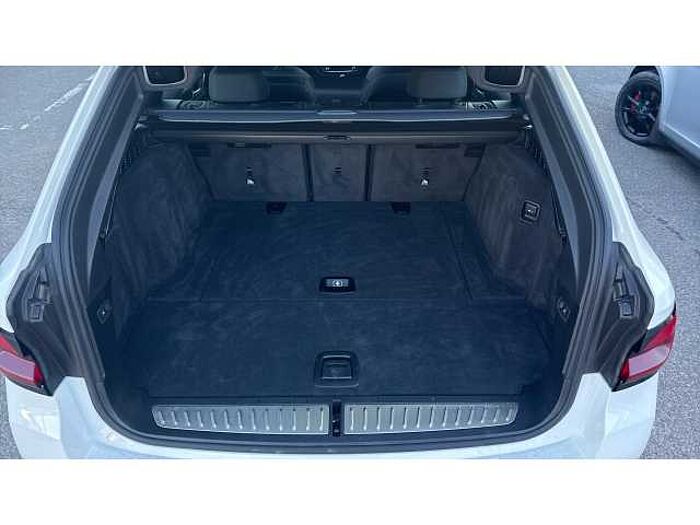 BMW 5 SERIES 520d xDrive MHT M Sport 5dr Step Auto 
